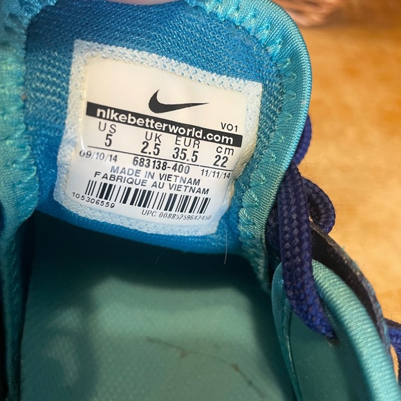 Women’s Nike Fit Sole Aqua and Indigo Athletic Shoes - Picture 4 of 4